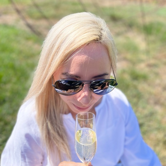 Meet your Posher, Evelyn - Picture 1 of 1